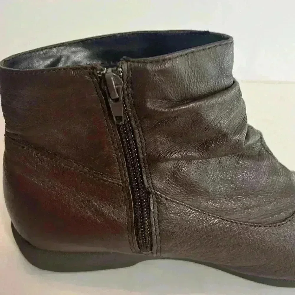 Valley Lane Leather Booties Size 9 Brown